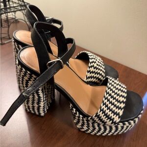 Chic Black and White Platform Shoes with Woven Texture